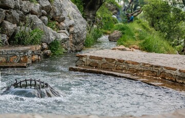 این چشمه با ذوب شدن برف ها نمایان می شود