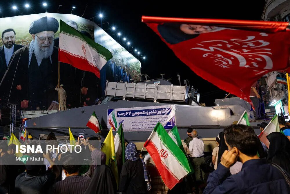 تصاویر رونمایی از شناور تندرو هجومی ایران در خیابان | ببیند