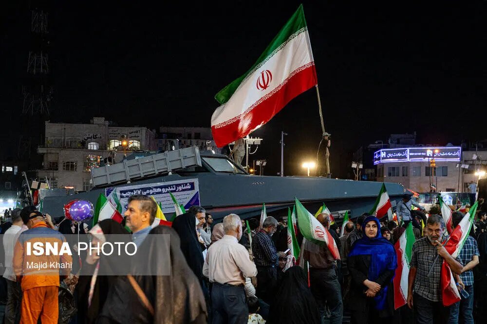 تصاویر رونمایی از شناور تندرو هجومی ایران در خیابان | ببیند