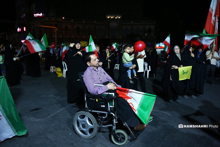 تجمع شبانه مردمی در میدان حسن آباد