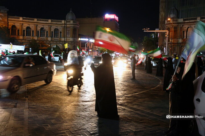 تجمع شبانه مردمی در میدان حسن آباد