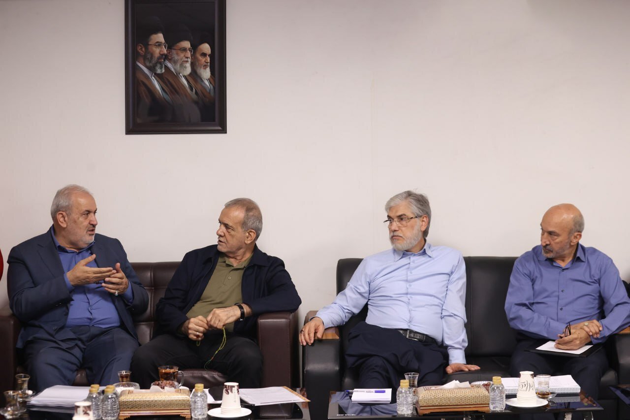 پزشکیان دوباره با تیشرت + تصاویر | تیپ متفاوت رئیسجمهور باز هم خبر ساز شد