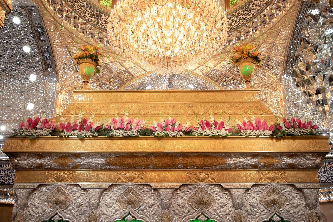 تصاویر گل‌آرایی زیبای ضریح امام حسین(ع) | ببینید