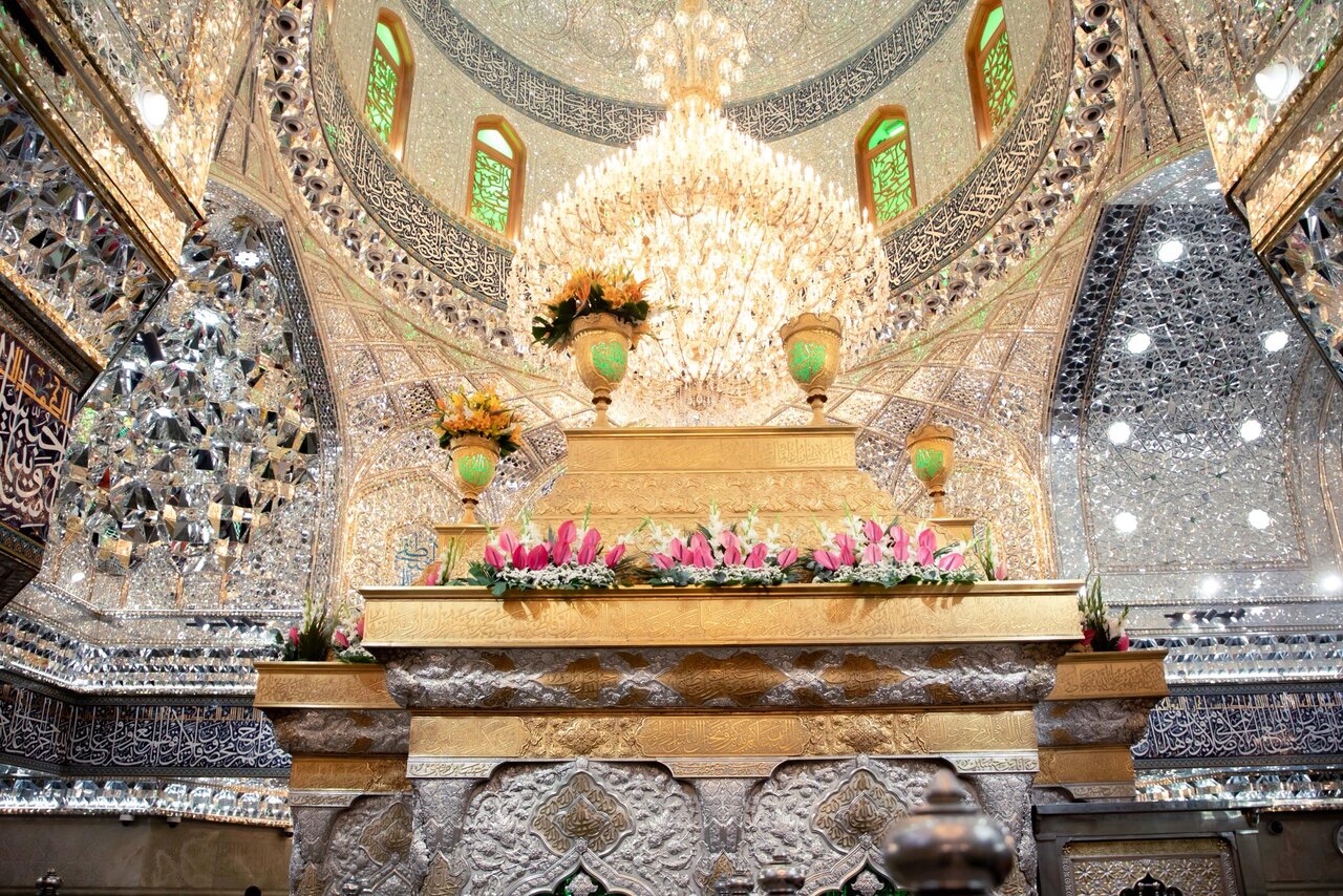 تصاویر گل‌آرایی زیبای ضریح امام حسین(ع) | ببینید