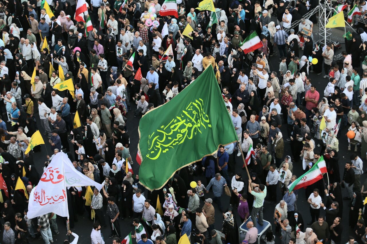 طنین بیعت در مسیر آزادی |‌ نگاهی به حضور پرشور خانواده‌های تهرانی در مهمونی 10 کیلومتری غدیر از شرق تا غرب پایتخت