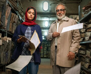 لحظهای که خانم بازیگر با کلید روی اتومبیل خط میاندازد! | ببینید