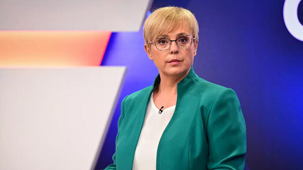 دستور خانم رئیس‌ جمهور برای برافراشتن یک پرچم در کاخ! | ویدئو