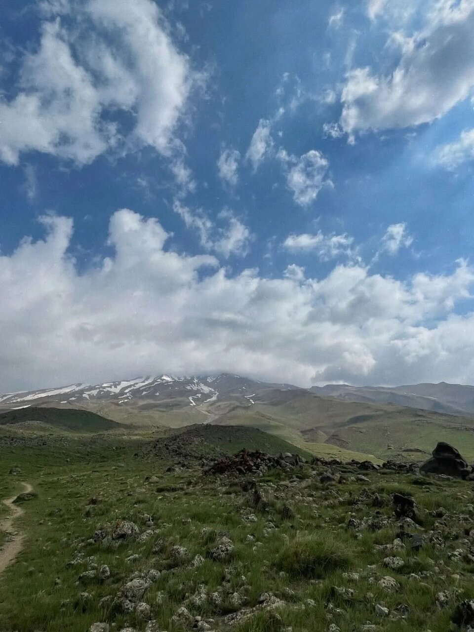 استایل گُلگُلی مهتاب ثروتی در کوههای دماوند | تصاویر