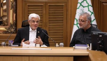 عارف: شهرداری رایگان‌ماندن مترو و اتوبوس را تداوم دهد