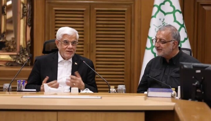 عارف: شهرداری رایگان‌ماندن مترو و اتوبوس را تداوم دهد