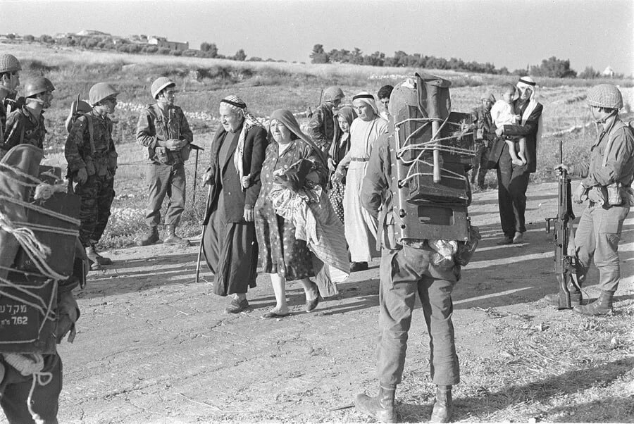 تصاویر و جزئیات فاش شده از یک جنایت پس از ۵۹ سال؛ زن نباش شلیک کن... | متن سندی که اجازه انتشار یافت | جسد یک دختر جوان بیش از همه جلب توجه میکرد