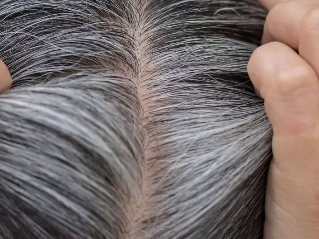 ۷ ترفند علمی برای خداحافظی با موهای سفید
