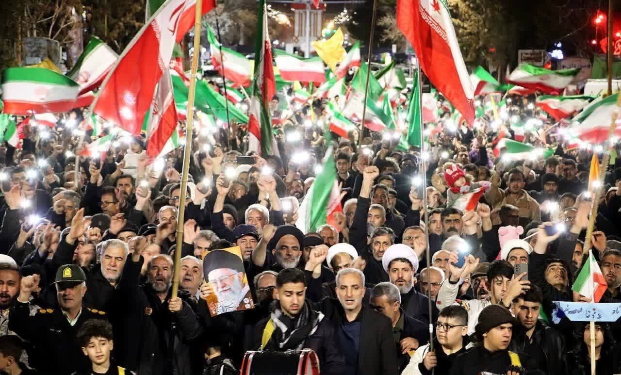 از فروپاشی ۱۳۲۰ تا شکوه ۱۴۰۵
