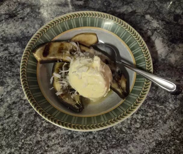 موز گریلشده با سس کارامل نارگیلی؛ دسر خوش عطر و متفاوت برای روزهای تابستانی