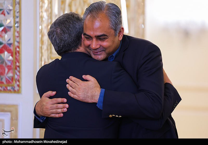 تصاویری متفاوت از استقبال گرم عراقچی از وزیر کشور پاکستان ؛ ببینید