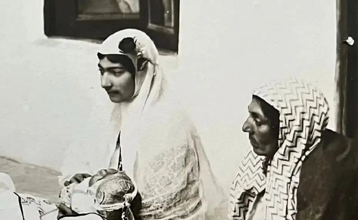 تصویری جالب از محفل زن‌های جوان ایرانی در دوران قاجار