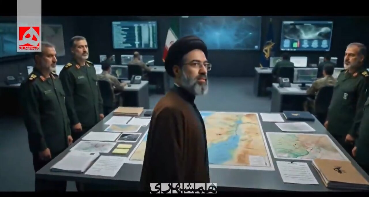 آیت الله مجتبی خامنه‌ای در اتاق عملیات + ویدئو | تصاویر هوش 