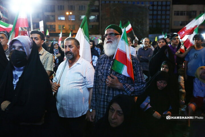صدمین شب تجمع مردمی در میدان انقلاب