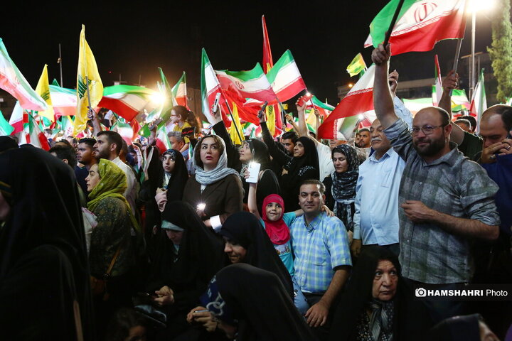 صدمین شب تجمع مردمی در میدان انقلاب