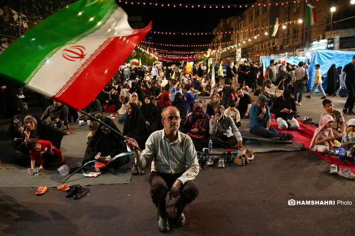صدمین شب تجمع مردمی در میدان انقلاب