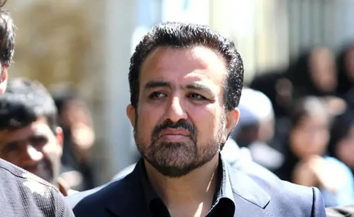 حسینی‌بای: همه با فامیلی من شوخی می‌کنند | ببینید