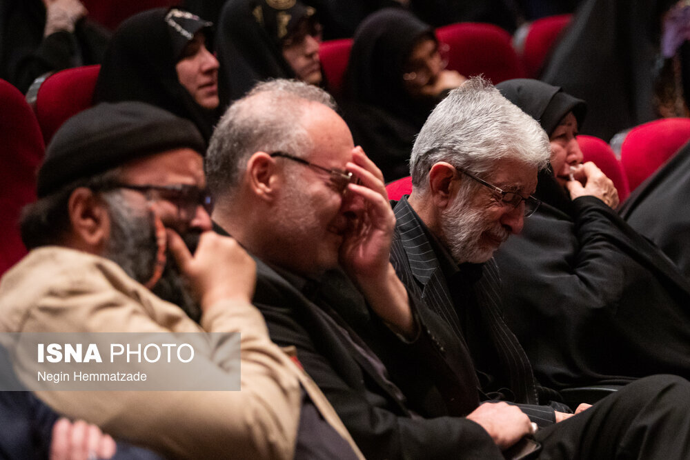 تصاویر حدادعادل و همسرش در سوگواره صدمین روز شهادت دخترشان | گریه های بی امان حداد عادل را ببینید