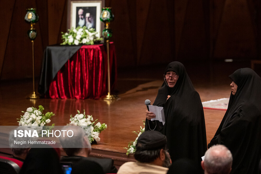 تصاویر حدادعادل و همسرش در سوگواره صدمین روز شهادت دخترشان | گریه های بی امان حداد عادل را ببینید
