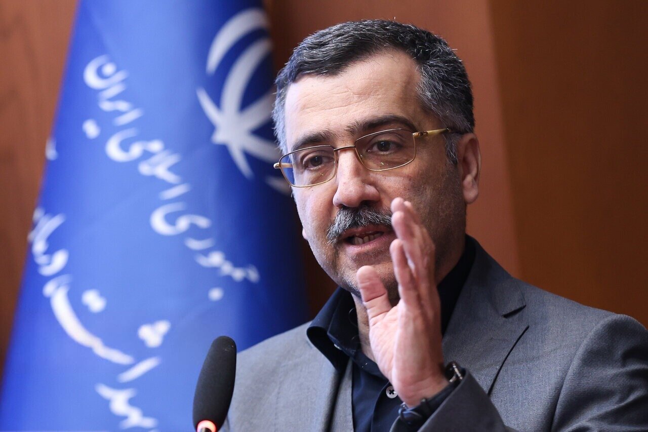 معاون وزیر: نفوذی‌ها می‌گویند دانشگاه‌ها به درد نمی‌خورند | 