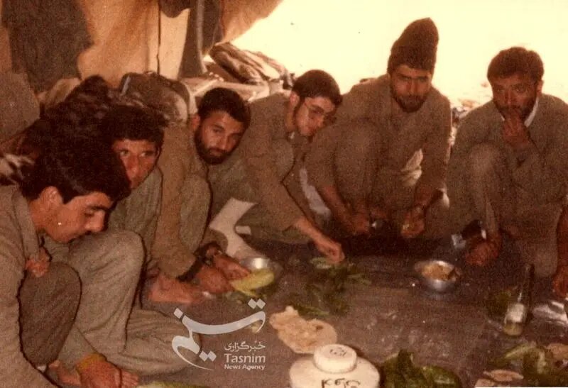 عکس های کمتر دیده شده ار رهبر انقلاب در جبهه جنگ
