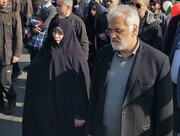 تصویر عاشقانه‌ای که از زیر آوار سالم بیرون آمد؛ خط خوش همسر شهید را ببینید