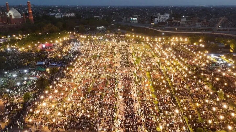 اجتماع عظیم در لاهور پاکستان در گرامیداشت رهبر شهید انقلاب | تصاویر