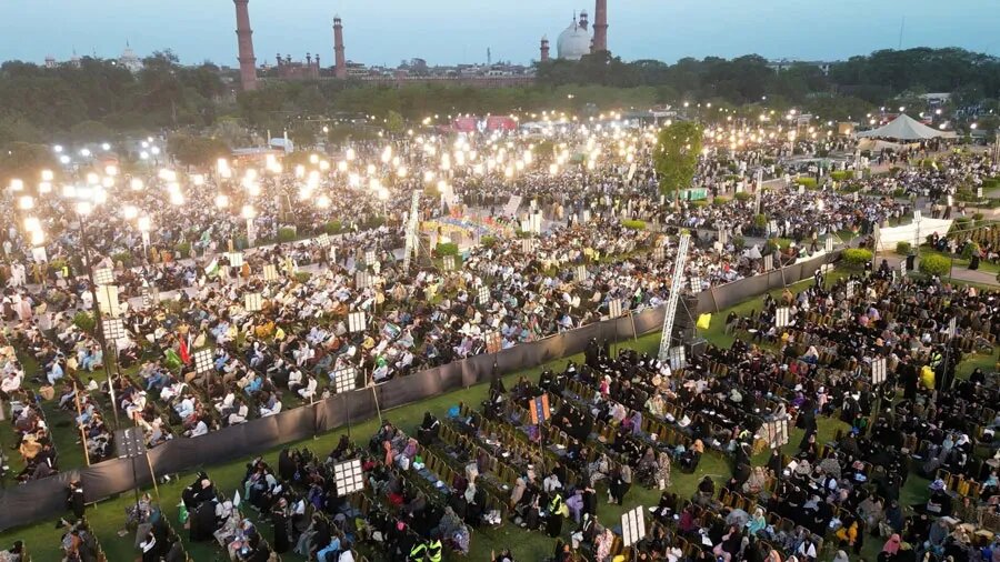 اجتماع عظیم در لاهور پاکستان در گرامیداشت رهبر شهید انقلاب | تصاویر