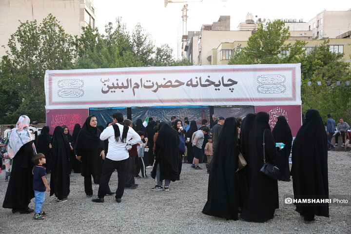 اهتزاز بزرگترین پرچم عزای حسینی در منطقه گردشگری عباس آباد