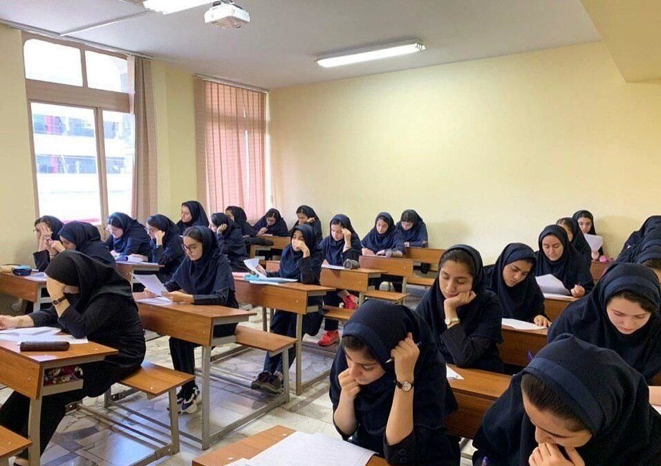 دانش آْموزان