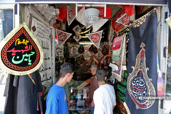 رونق "بازار پرچم" با آغاز ماه محرم در خیابان ناصر خسرو