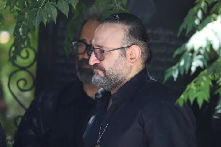 چهره‌ مغموم بازیگران و هنرمندان در خاکسپاری شهرزاد جواهری + تصاویر | گریه های همسرش را ببینید