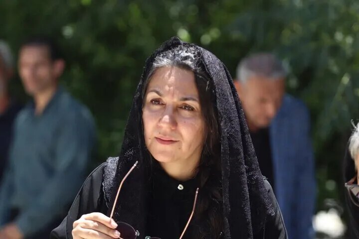 چهره‌ مغموم بازیگران و هنرمندان در خاکسپاری شهرزاد جواهری + تصاویر | گریه های همسرش را ببینید