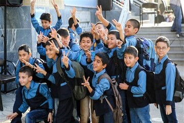 آغاز سال تحصیلی تغییر نکرد؛ مدارس مهرماه بازگشایی می‌شوند