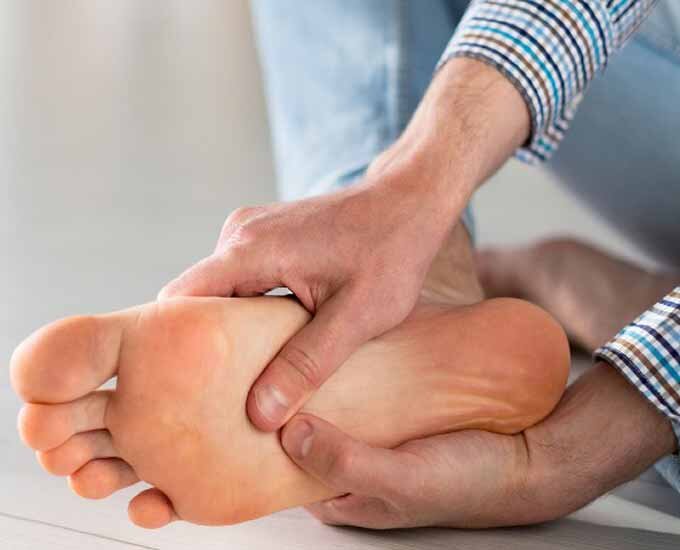 راز داشتن پاهای سالم و بدون ترک در روزهای داغ تابستان + ۵ راهکار ساده