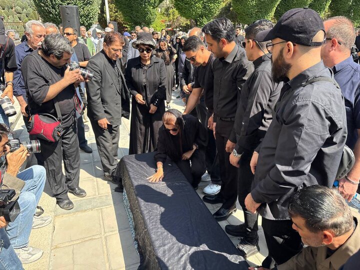 چهره‌هایی که برای وداع با پیکر بهروز رضوی آمدند |‌ ببینید