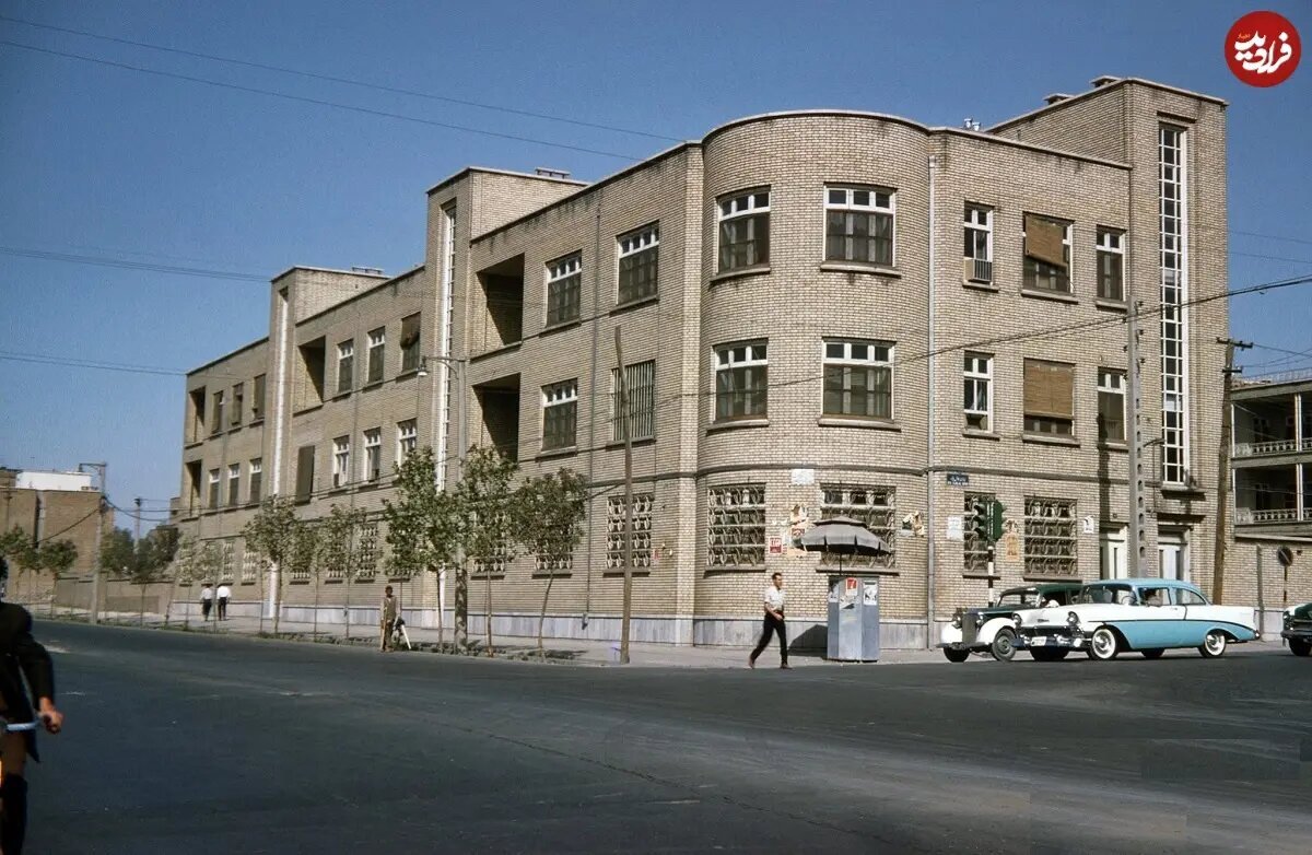 خیابان آیت‌الله طالقانی، تقاطع ایرانشهر؛ سال ۱۳۳۹