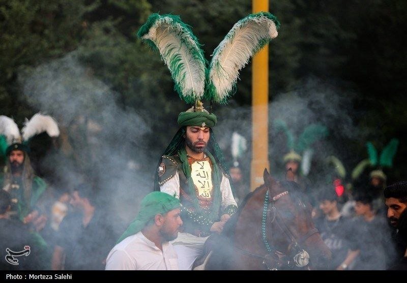 تصاویری از کاروان نمادین کربلا در اصفهان؛ ببینید