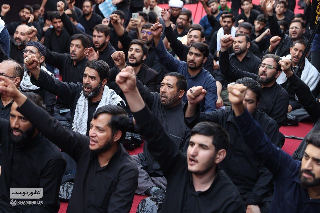 عاشقان پاکستانی این‌گونه برای رهبر شهید انقلاب عزاداری کردند+ تصاویر