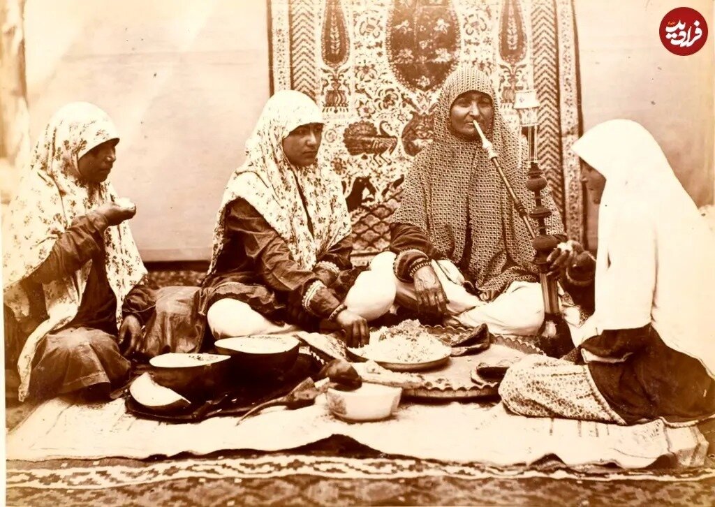 دور همی زنانه و بساط قلیان و هندوانه در ۱۳۵ سال پیش! | عکس