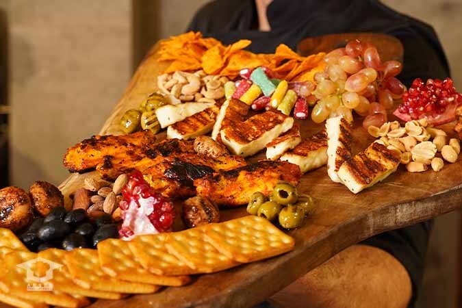 این میز مزه خانگی همه مهمانها را شگفتزده میکند؛ از بال کبابی تا قارچ و پنیر گریلشده این میز مزه خانگی همه مهمانها را شگفتزده میکند؛ از بال کبابی تا قارچ و پنیر گریلشده