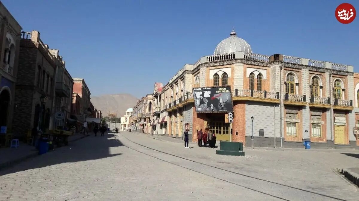 خیابان لاله‌زار، مقابل پاساژ گراند هتل؛ سال ۱۳۵۲