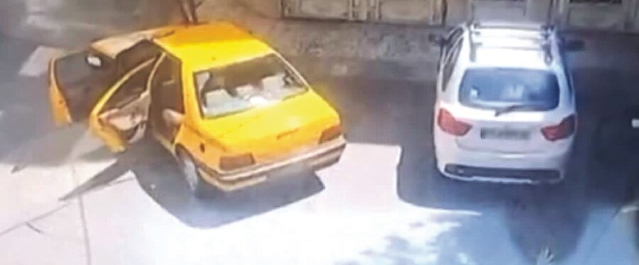 قتل زن جوان در تاکسی با شلیک‌های گلوله همسرش + عکس | فرار پسر ۱۶ ساله و راننده تاکسی از صحنه تیراندازی