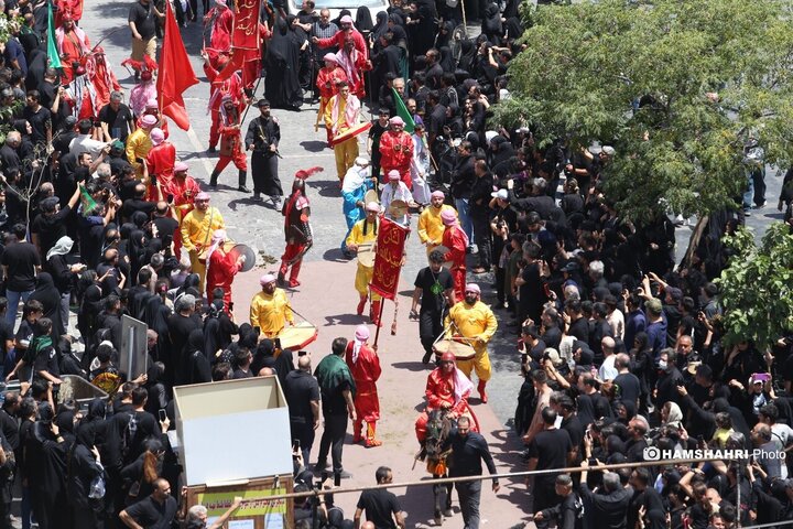 آیین خیمه سوزان عاشورا در چهارراه گلوبندک تهران