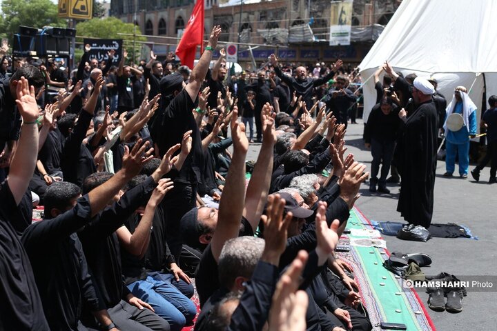 آیین خیمه سوزان عاشورا در چهارراه گلوبندک تهران