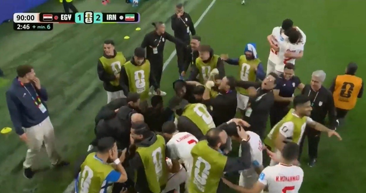 شادی بعد از گل شجاع خلیل‌زاده یک نفر را مصدوم کرد! + عکس